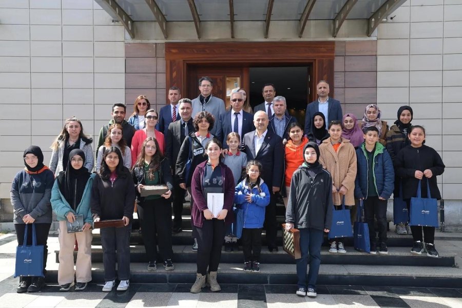 Dereceye giren öğrencilere ödüller Başkan Büyükgöz’den