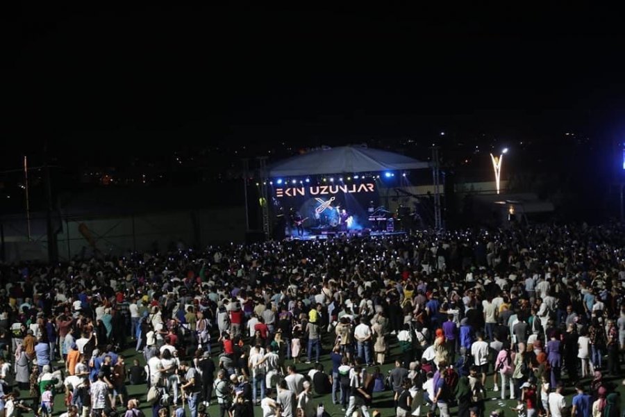 Binlerce Gebzeli Ekin Uzunlar Konserinde Buluştu