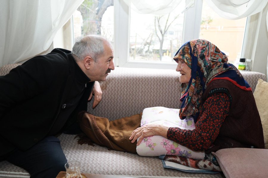 Başkan Büyükgöz’den 100 Yaşındaki Hesna Karaca Teyzeye Ziyaret