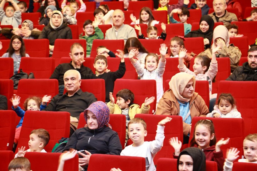 Başkan Büyükgöz’den Minik Sinemaseverlere Sürpriz