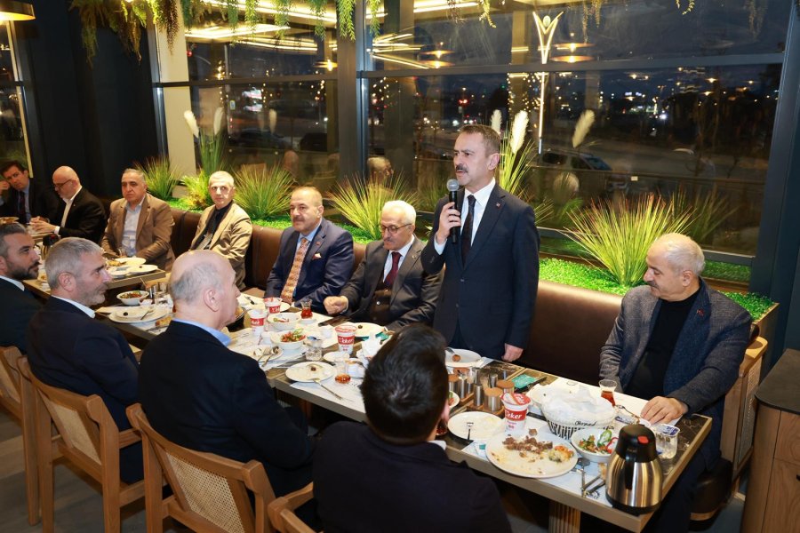 GEBZE BELEDİYE BAŞKANI ZİNNUR BÜYÜKGÖZ YENİ AÇILAN BEYLİKBAĞI GÜZİDEDE İLÇE PROTOKOLÜNÜ AĞIRLADI