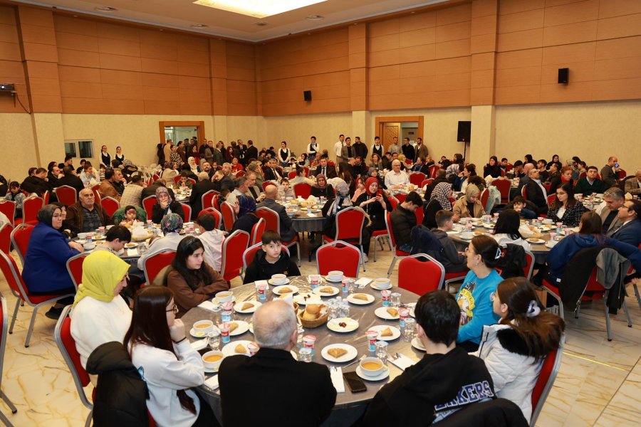 Gebze’de Mevsim Ramazan Kapsamında Yetim ve Öksüz Çocuklara İftar 