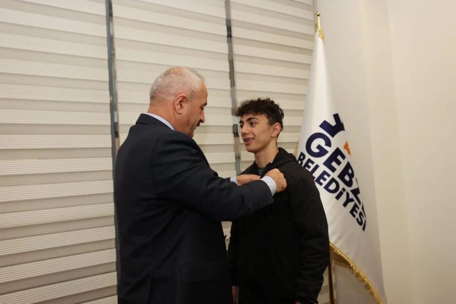 Başkan Büyükgöz Şampiyon Sporcuları Ödüllendirdi