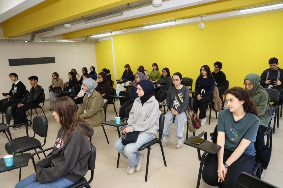 Başkan Büyükgöz Gençlerle Güzide Gençlik Merkezi’nde Buluştu