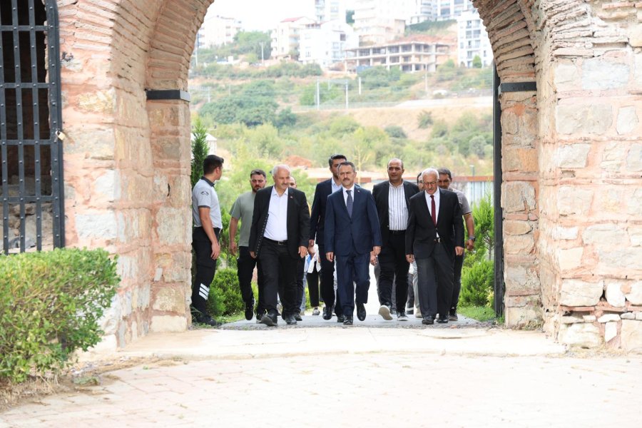 Vali Aktaş, Eskihisar Kalesi ve Osman Hamdi Bey Müzesi’nde İncelemelerde Bulundu