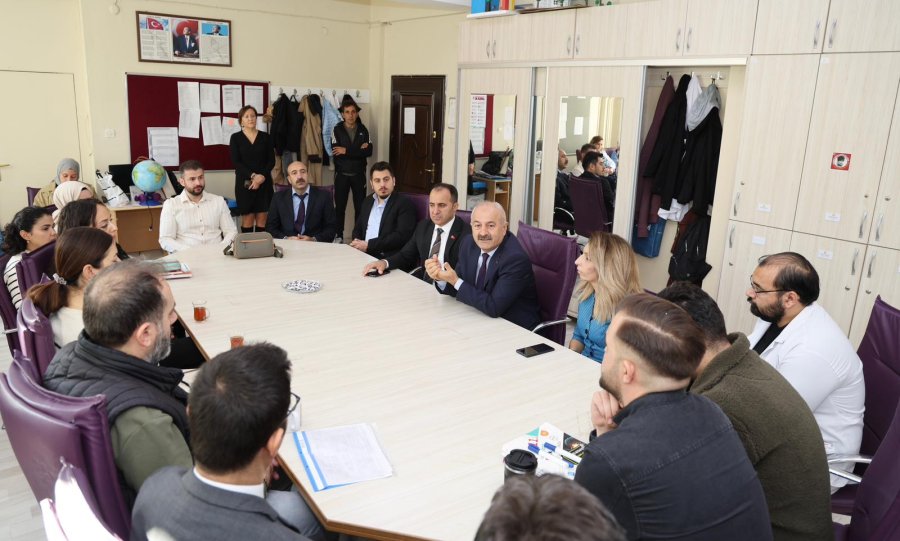 Başkan Büyükgöz Okulları Ziyaret Etti