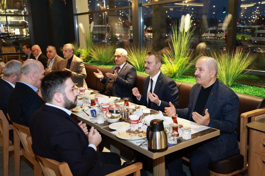 GEBZE BELEDİYE BAŞKANI ZİNNUR BÜYÜKGÖZ YENİ AÇILAN BEYLİKBAĞI GÜZİDEDE İLÇE PROTOKOLÜNÜ AĞIRLADI