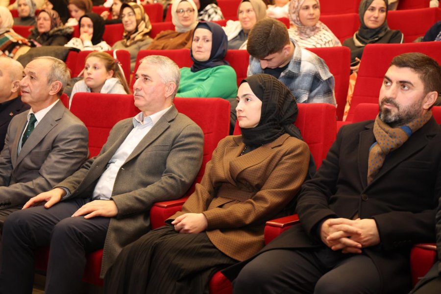 Sadık Yalsızuçanlar, Gebze Okur’da Okurlarıyla Buluştu   