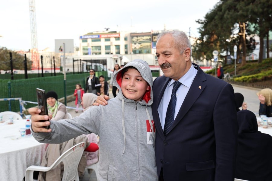 Gebze’de On Binleri Buluşturan İftar Programı