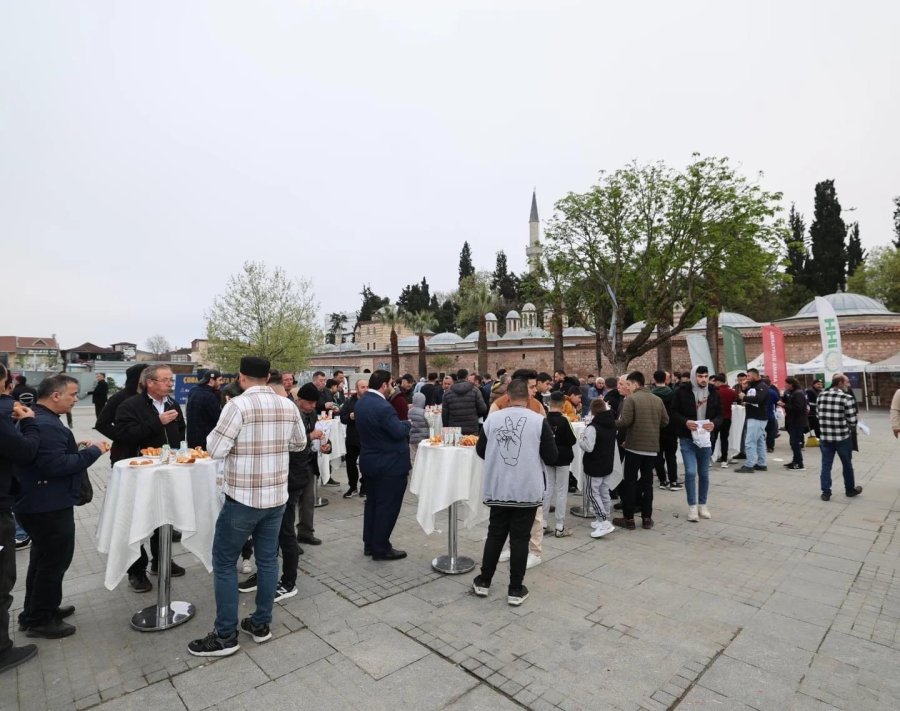 Gebzeliler meydanda bayramlaştı