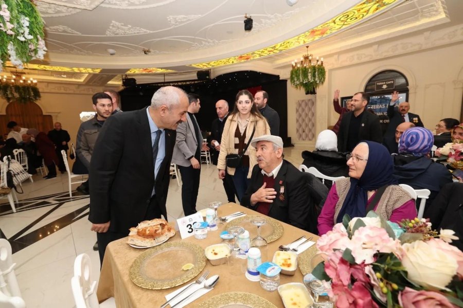Şehit Aileleri ve Gaziler İftarda Ağırlandı