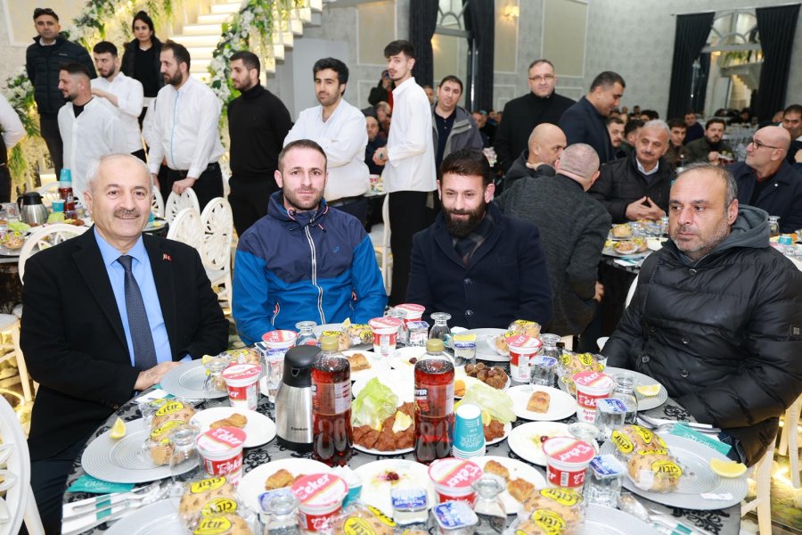 GEBZE BELEDİYESİ PERSONELİ İFTAR PROGRAMINDA BİR ARAYA GELDİ