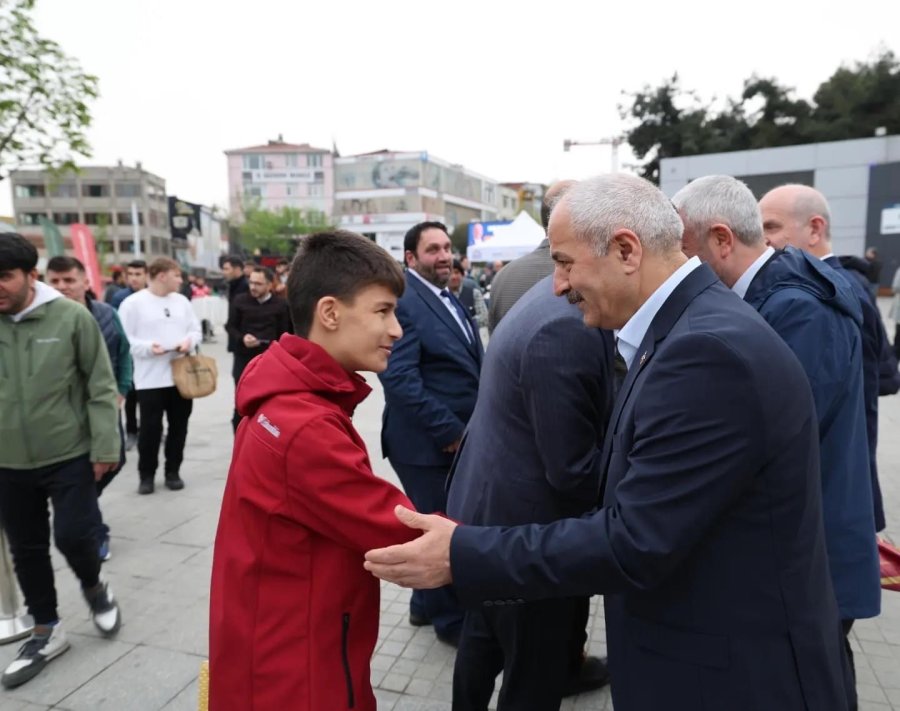 Gebzeliler meydanda bayramlaştı