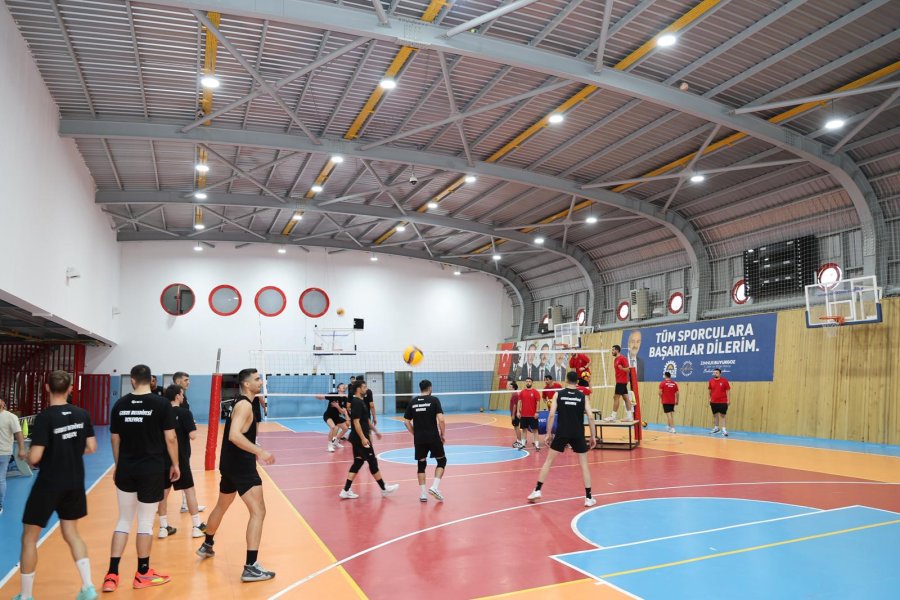 Başkan Büyükgöz, Gebze Belediyesi Voleybol Takımıyla Bir Araya Geldi