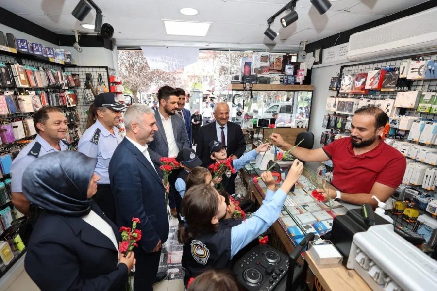 Başkan Büyükgöz Minik Zabıtalarla Denetim Turunda