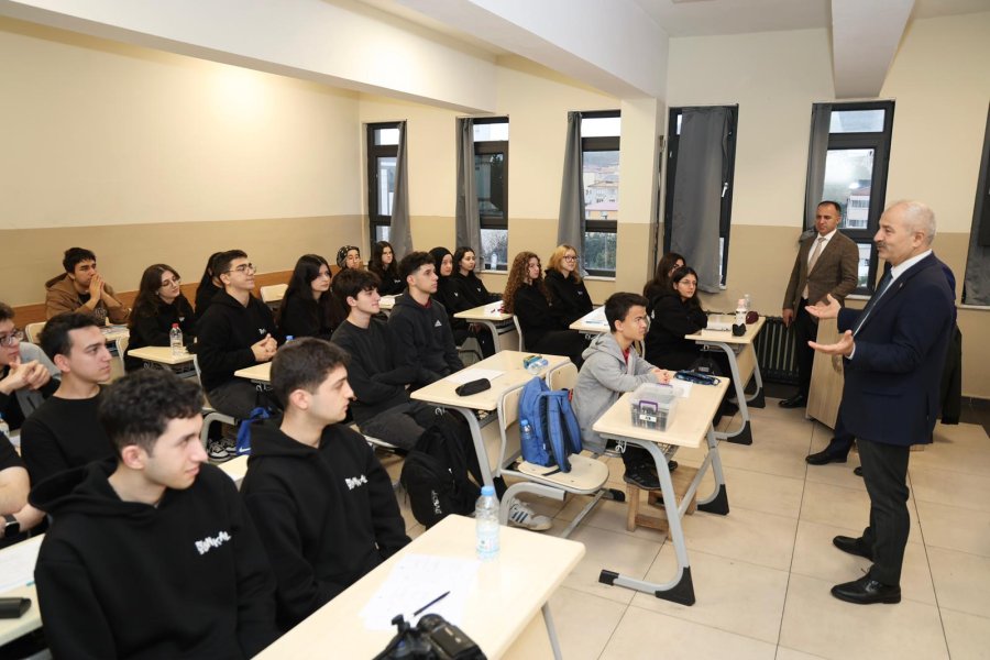 BAŞKAN BÜYÜKGÖZ VE KAYMAKAM ÖZYİĞİT’TEN OKUL ZİYARETİ