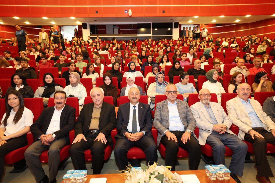 Gebze Belediyesi’nin “Bizim Yazarlar Kitap Tanıtım Günleri” Başladı