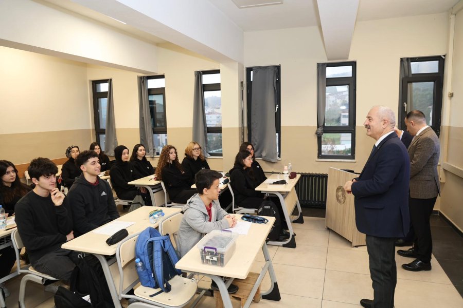 BAŞKAN BÜYÜKGÖZ VE KAYMAKAM ÖZYİĞİT’TEN OKUL ZİYARETİ