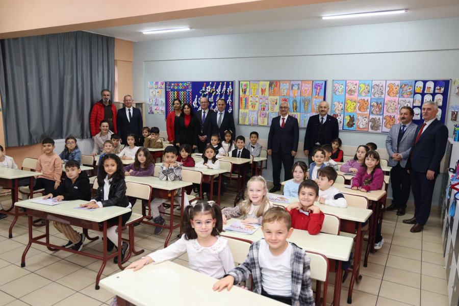 Sultan Ayhan İlkokulu’nda Yarıyıl Karneleri Dağıtıldı