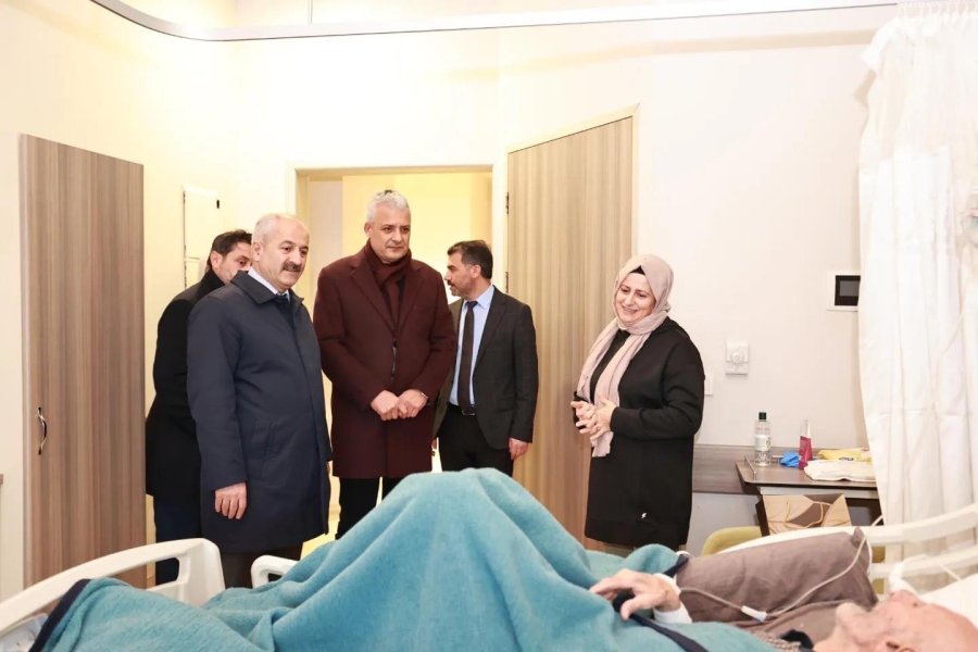  Cumhur İttifakı Adayı Büyükgöz’den Hastalara Moral Ziyaretleri 