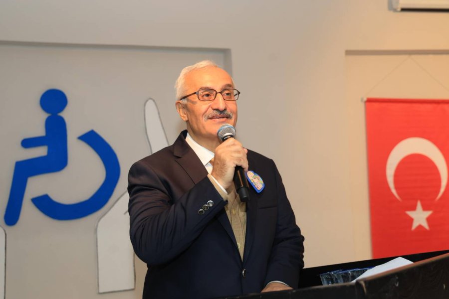 Başkan Büyükgöz ve Protokol  Özel Çocukların Yanında