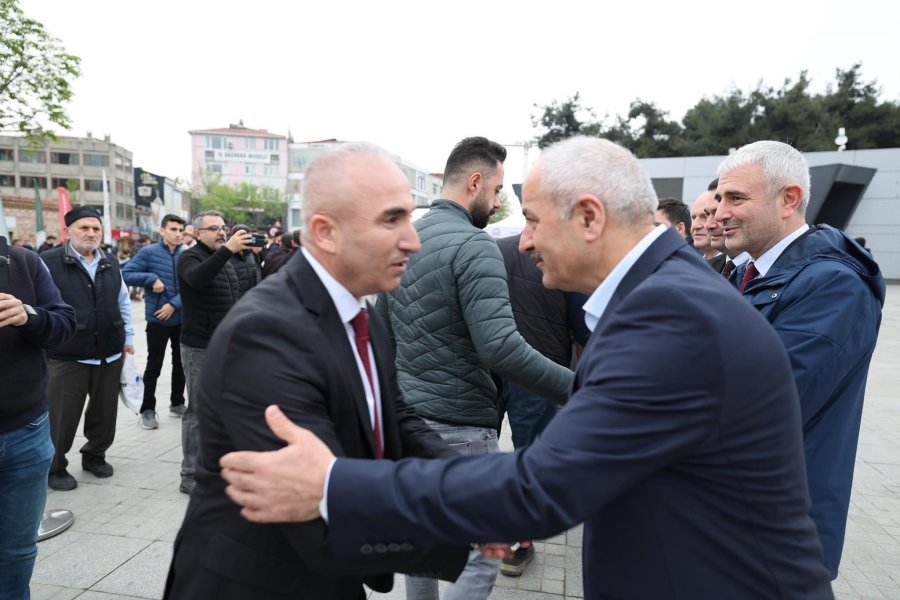 Gebzeliler meydanda bayramlaştı