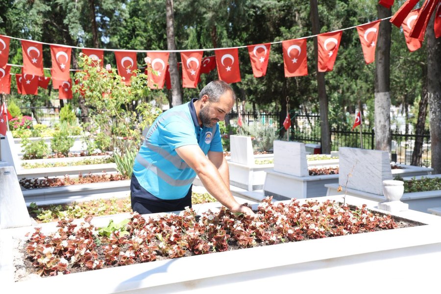 Mezarlık ve Şehitliklerde Kapsamlı Bakım Çalışması