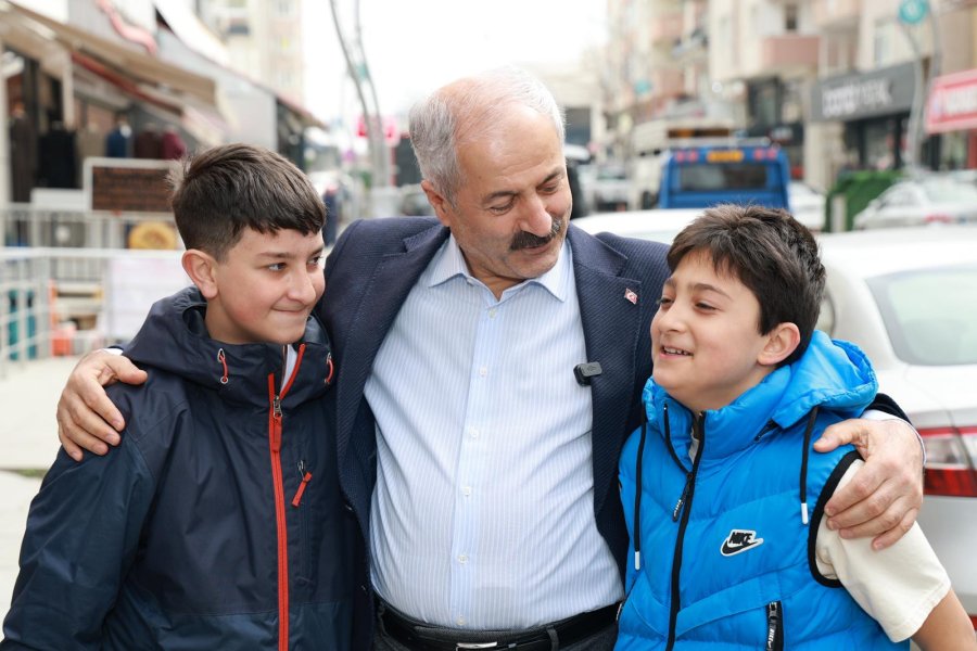 Beş Başkan Şehit Numan Dede Caddesi Esnafıyla Buluştu