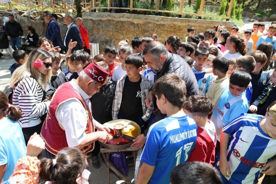 Başkan Büyükgöz, Cumaköy  Mesire’de Gençleri Ağırladı