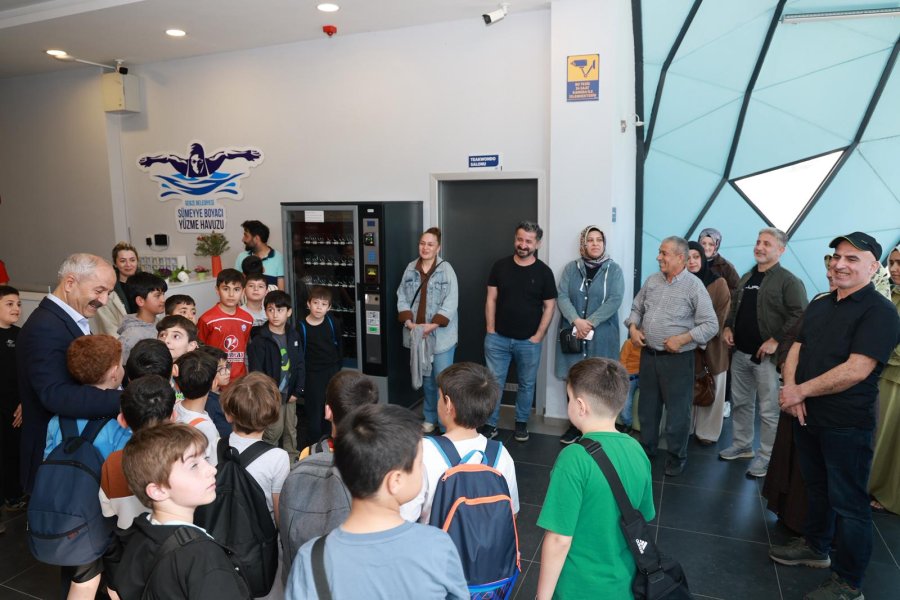 Başkan Büyükgöz Minik Yüzücülerle Bir Araya Geldi