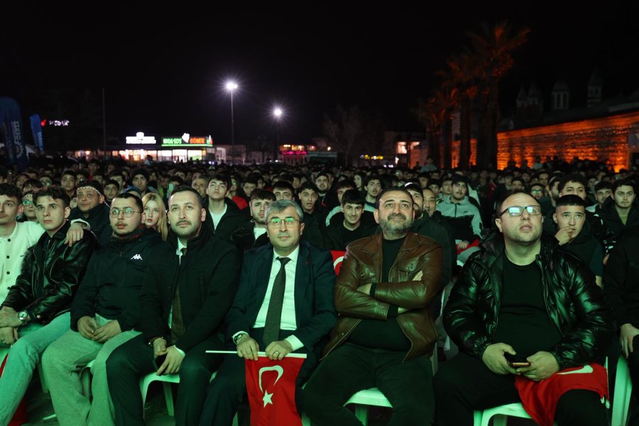 Tarihi Zafer Gebze Kent Meydanı’nda Coşkuyla Kutlandı
