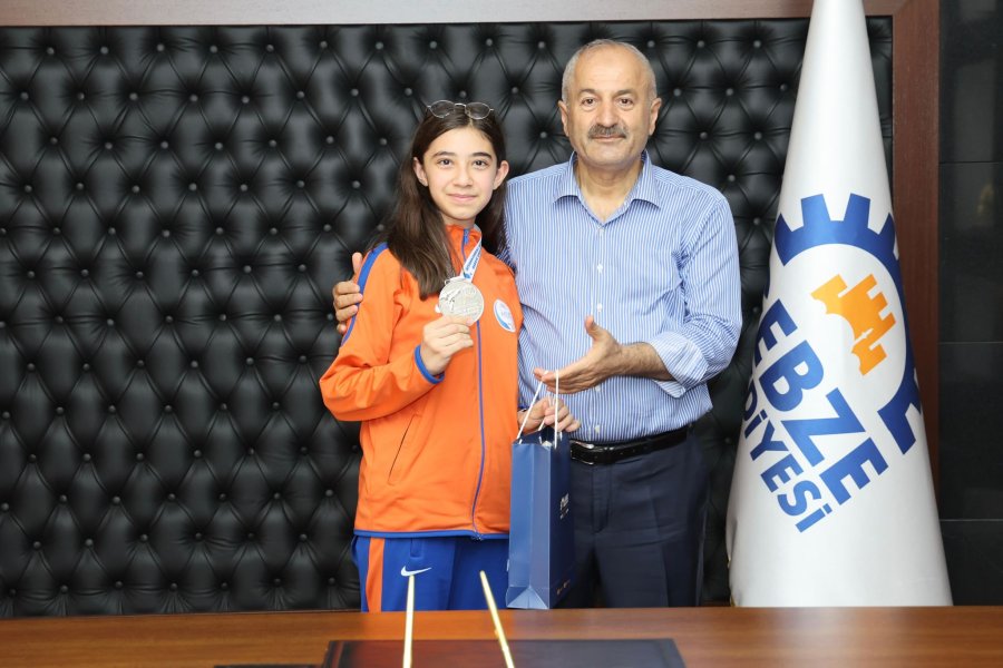 Başarılı Karatecilerden Başkan Büyükgöz’e Ziyaret