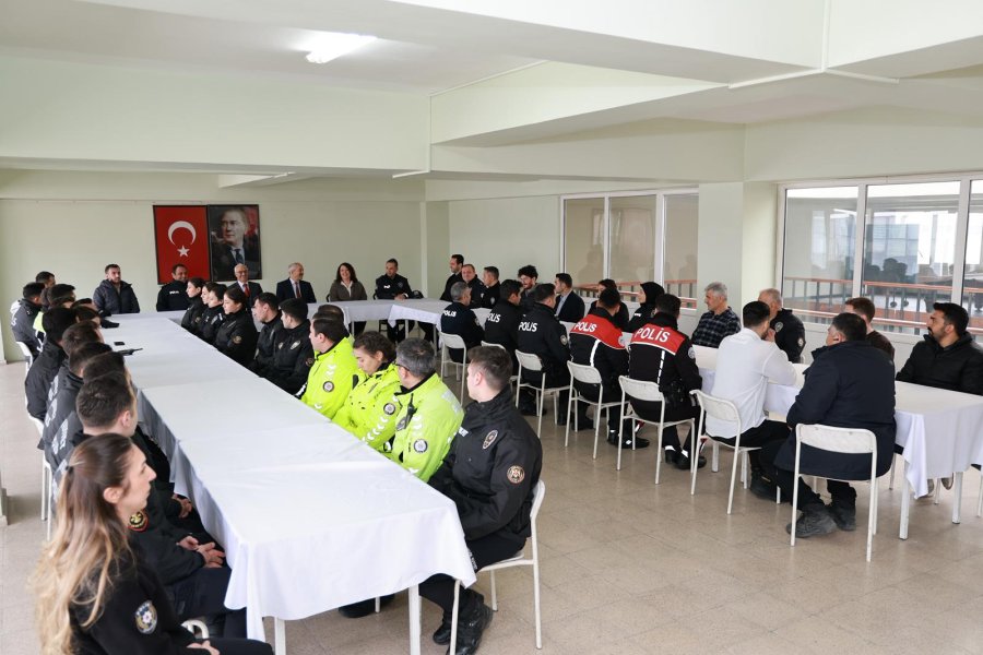 Başkan Büyükgöz, Bayram Öncesi Kamu Personelini Ziyaret Etti