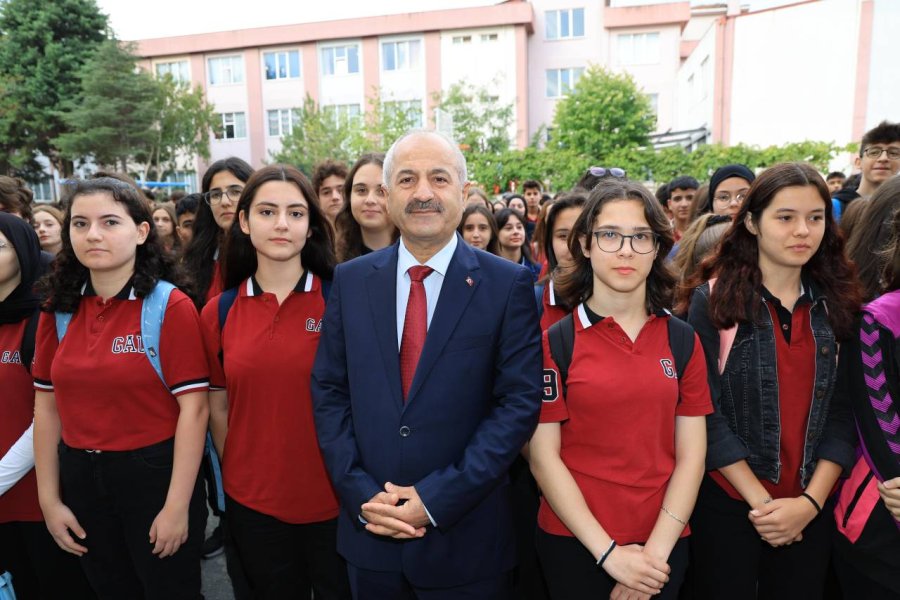 Kaymakam Özyiğit ve Başkan Büyükgöz Bayrak Töreninde