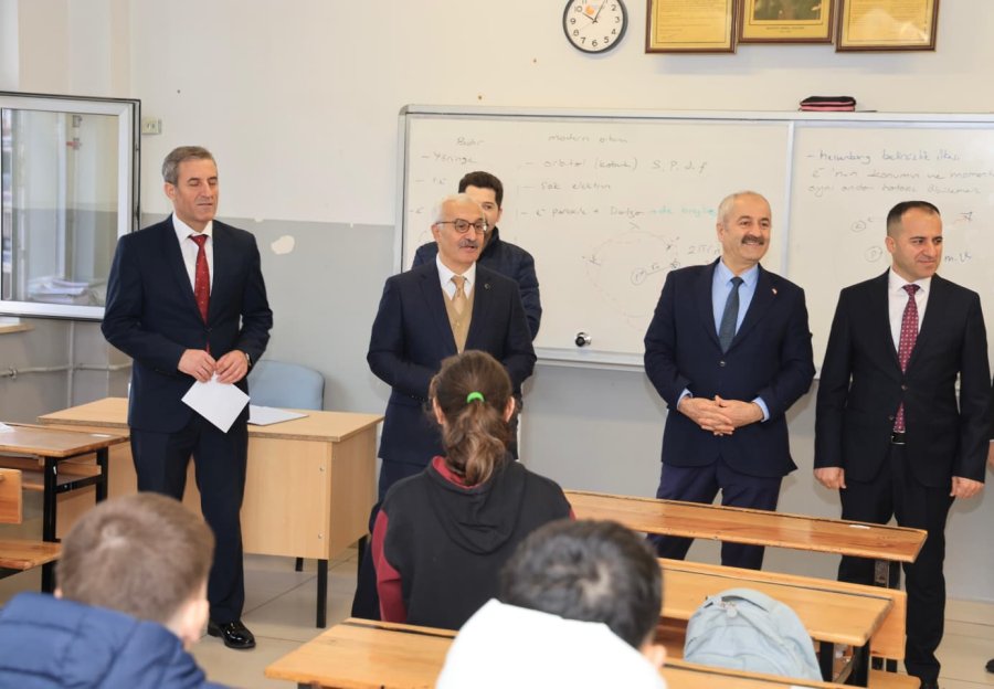 Kaymakam Özyiğit ve Başkan Büyükgöz Bayrak Töreninde