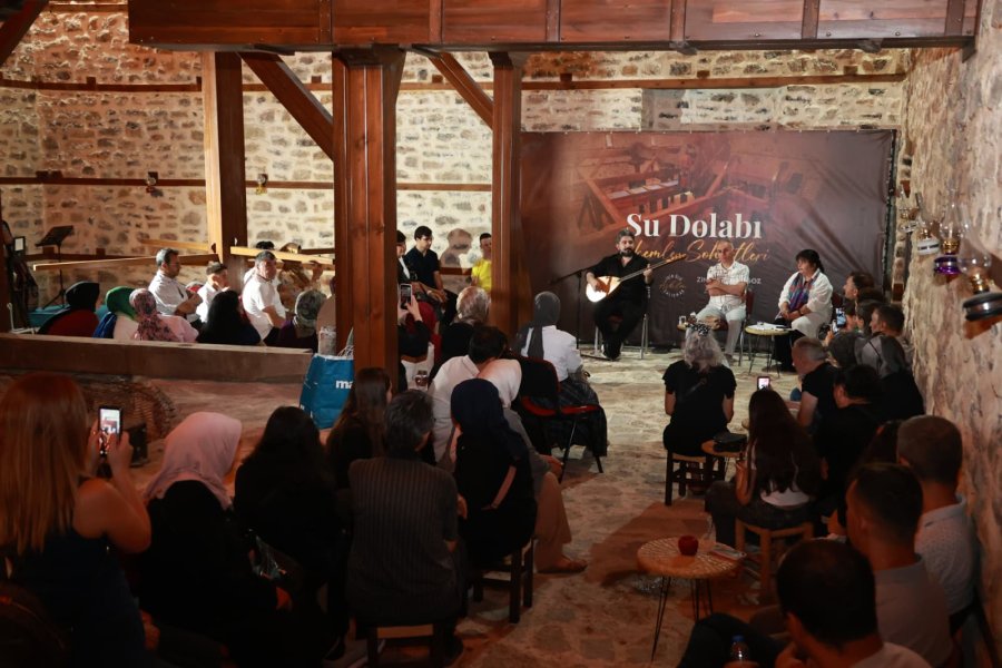 Tarihi Su Dolabı’nda Neşet Ertaş Türküleri Yankılandı