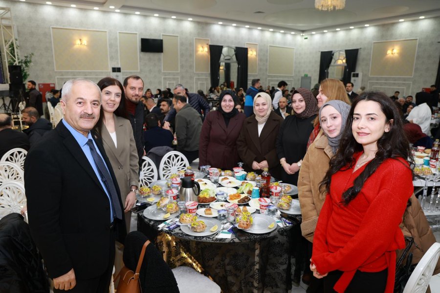 GEBZE BELEDİYESİ PERSONELİ İFTAR PROGRAMINDA BİR ARAYA GELDİ