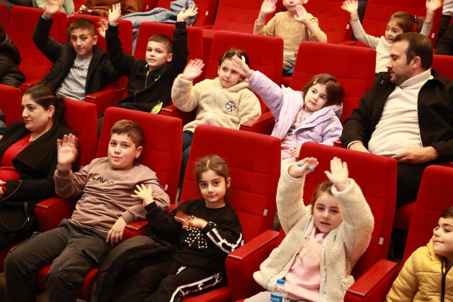 Başkan Büyükgöz’den Minik Sinemaseverlere Sürpriz