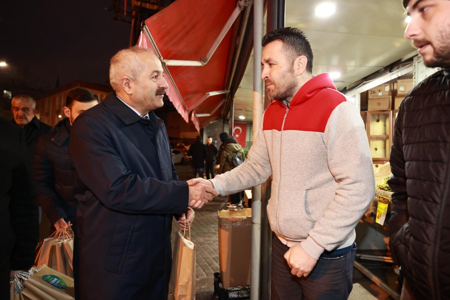 Cumhur İttifakı Adayı Büyükgöz’den İşe Giden Vatandaşlara İkram
