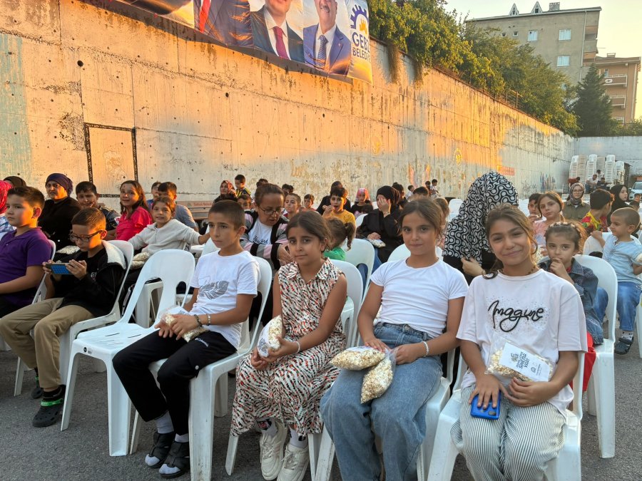Mahallemde Sinema Var Tam Gaz Devam Ediyor