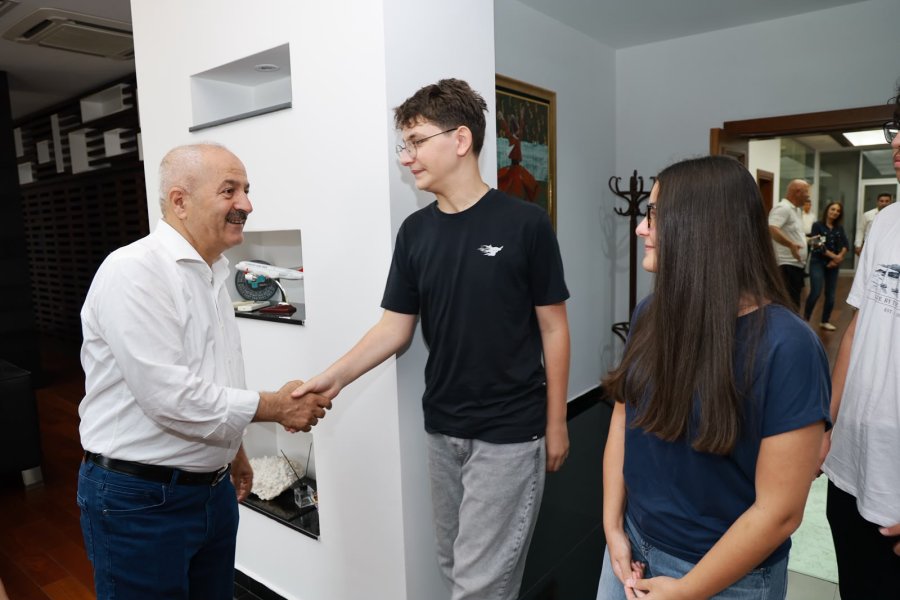 Başkan Büyükgöz LGS Birincilerini Ağırladı