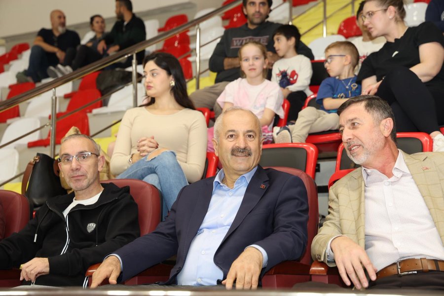 Gebze Belediyesi Voleybol Takımı’ndan Galatasaray’a Karşı Büyük Zafer