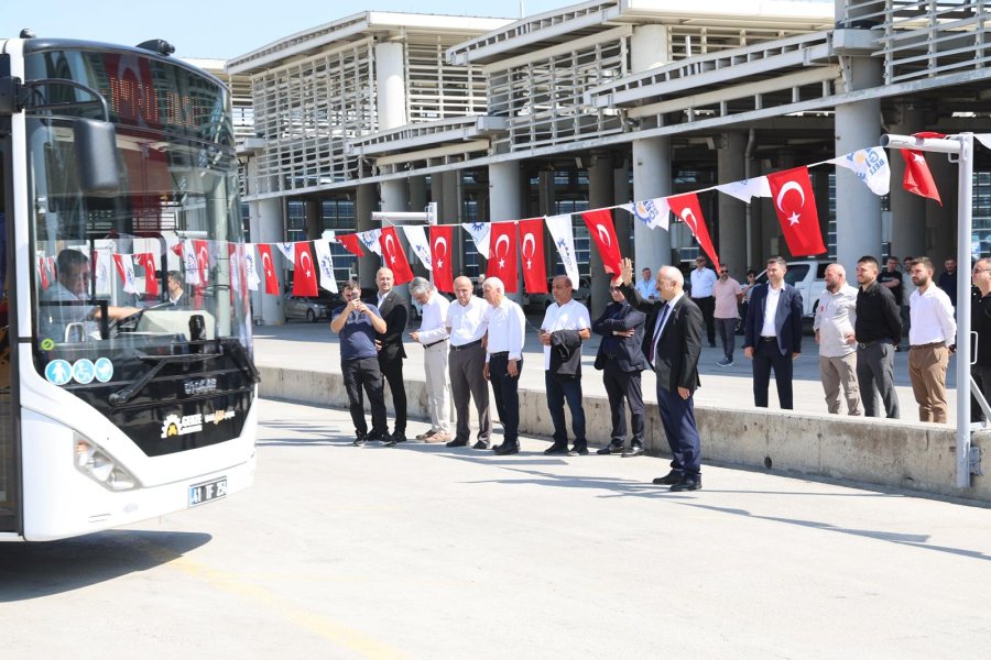 Gebze Belediyesi 32 Yeni Aracı Törenle Hizmete Aldı