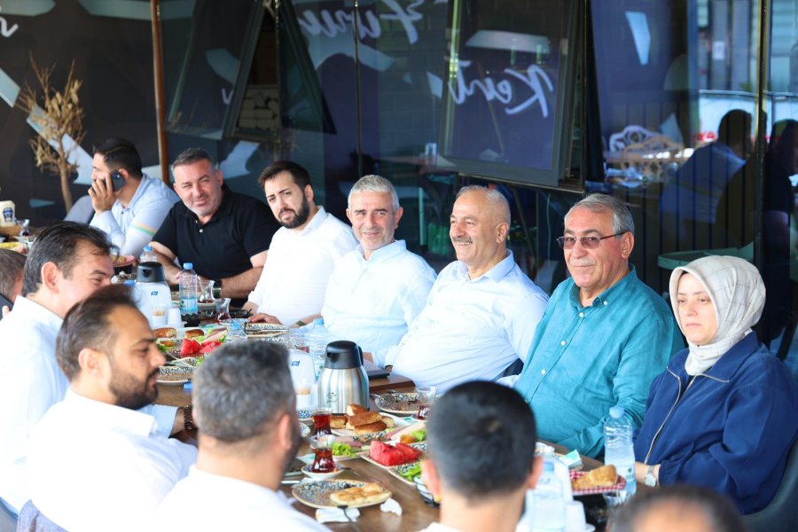 Beş Başkan Barış Mahallesi Esnafıyla Buluştu