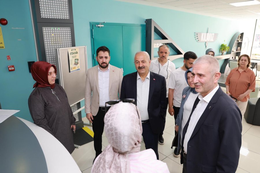 Gebze Belediye Başkanı Zinnur Büyükgöz Osman Yılmaz Mahallesi’nde Esnafla Buluştu