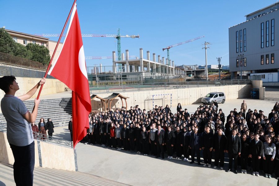 İbn-i Sina MTAL’de Bayrak Töreni