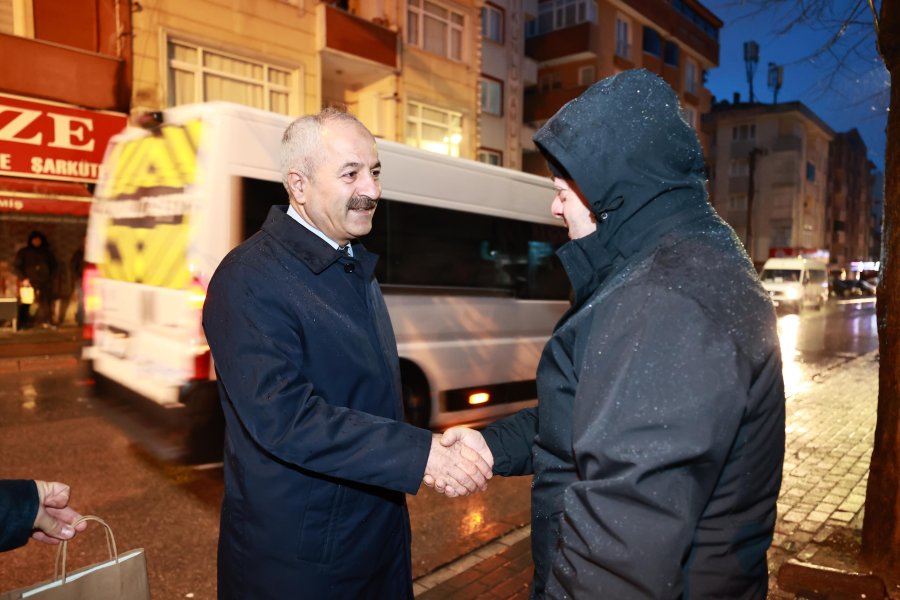 Cumhur İttifakı Adayı Büyükgöz’den İşe Giden Vatandaşlara İkram