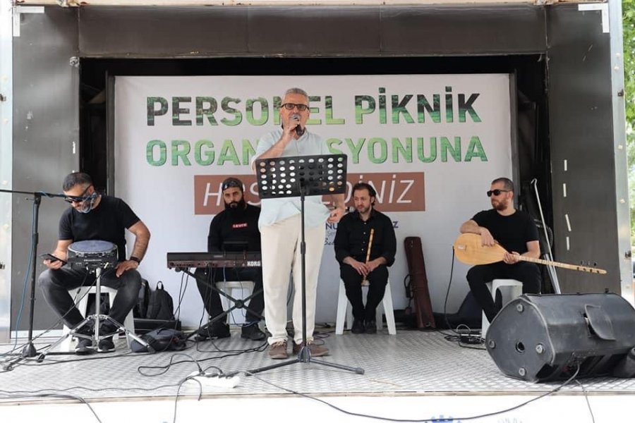 Başkan Büyükgöz mesai arkadaşlarını piknikte ağırladı