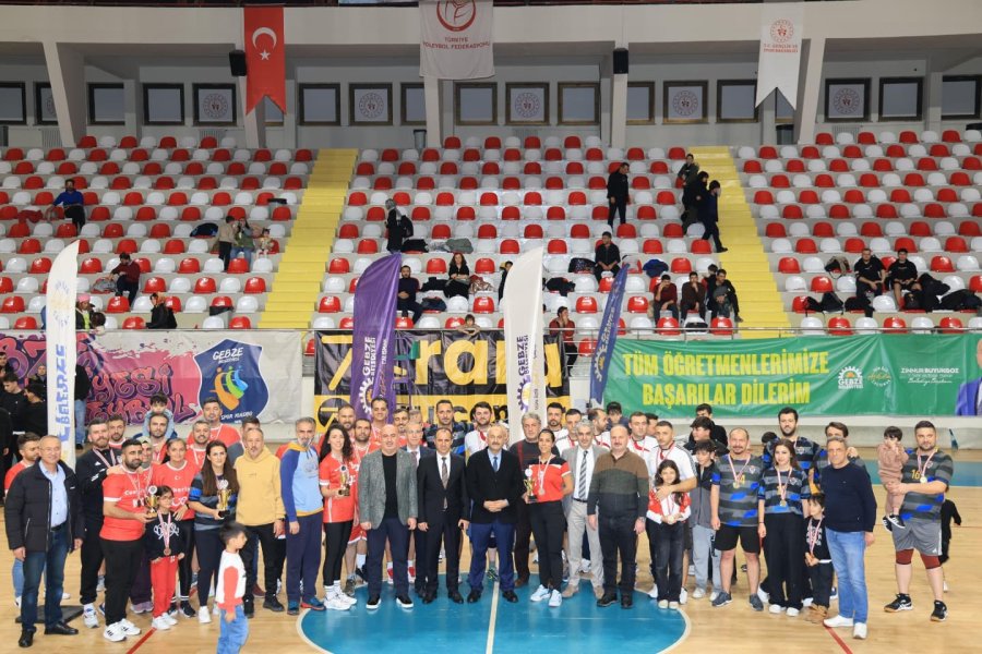 Gebze’de Öğretmenler Günü Turnuvası