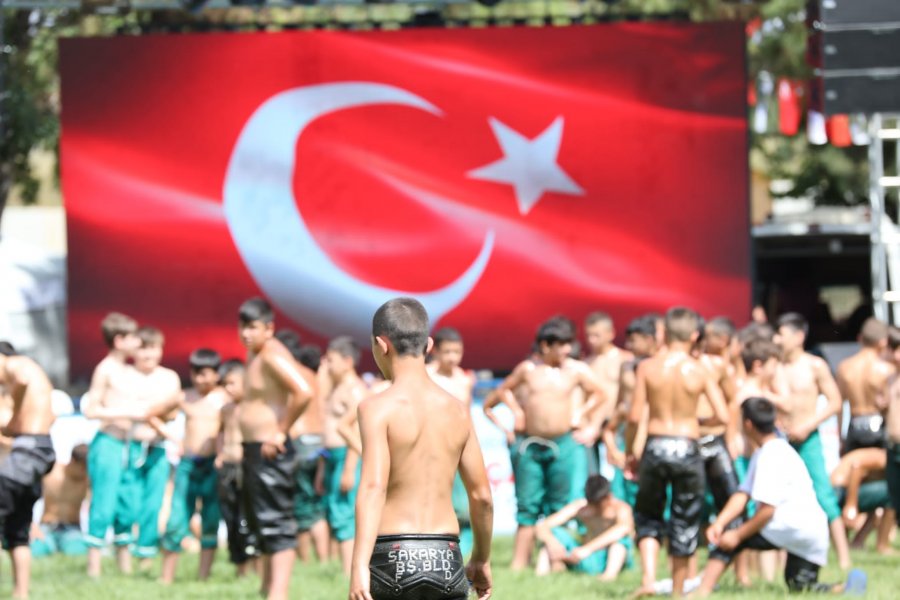 Tarihi Hünkar Çayırı Yağlı Güreşlerinde  Altın Kemer Ali Gürbüz’ün